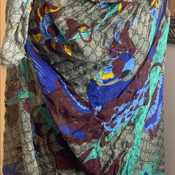 💥🔥💥🔥Gucci bird printed foulard scarf. - Picture 2 of 5